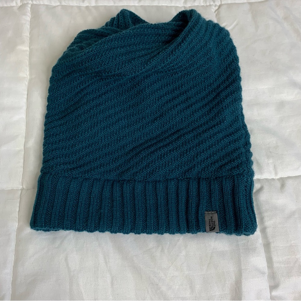 North Face Women’s Teal Knit Beanie With Ponytail Hole Women’s Size OS